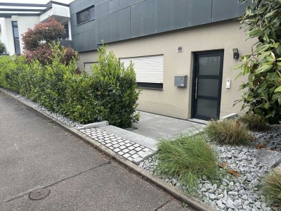 Stilvolle 1-Raum-Erdgeschosswohnung mit gehobener Ausstattung, Terrasse und Einbauküche