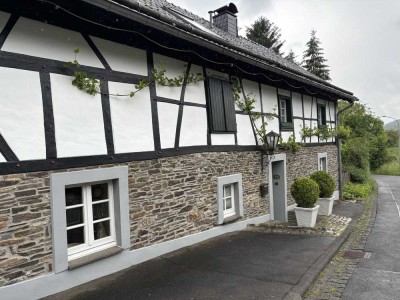 Schöner Wohnen in der Eifel - liebevoll restauriertes Fachwerkhaus mit Weitblick