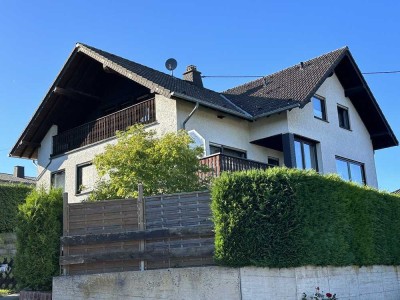 Einfamilienhaus mit Einliegerwohnung und Anbau in Ortsrandlage - Mehrgenerationenhaus