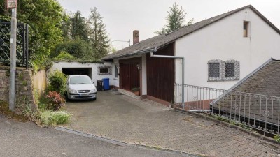 Etagenwohnung mit Panoramablick und Ausbaupotential - von privat