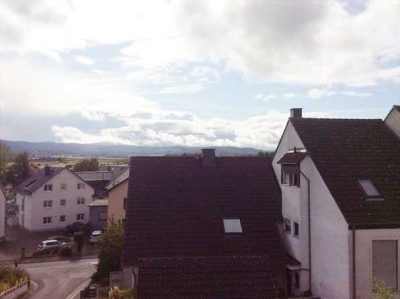 Charmante und sonnige 2,5-Zimmer-Galeriewohnung mit Feldbergblick