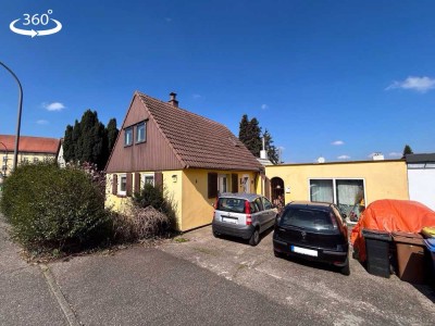 Sanierungsbedürftiges Einfamilienhaus mit gewerblichem Anbau