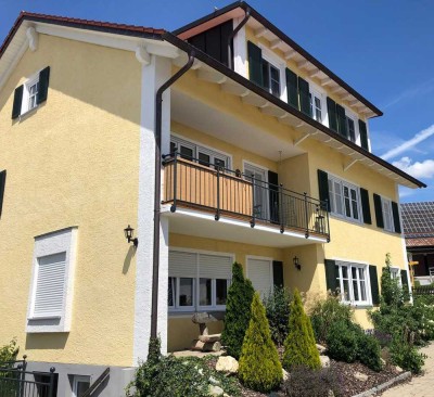 Neuwertige 4-Zimmer-Wohnung mit Balkon in Ried-S