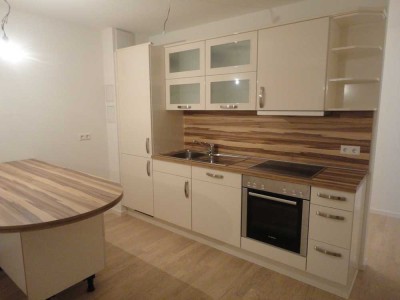 Exklusive 2-Zimmer-Wohnung mit gehobener Innenausstattung mit Balkon und EBK in Bad Cannstatt