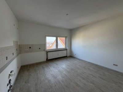 Ansprechende, frisch renovierte 2-Zimmer-Etagenwohung mit kleinen Balkon