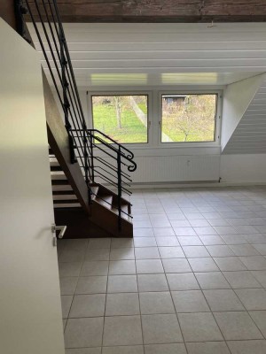 Helle Maisonettewohnung mit Galerie, Einbauküche und Garage in Trier-Euren