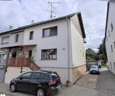 Gepflegtes Einfamilienhaus mit schönem Garten und Garage in zentraler Lage von Schwarzenholz