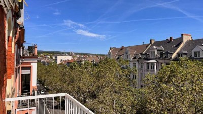 Helle 4-Zimmer Wohnung mit Terrasse, Balkon, EBK, offener Kamin und Keller