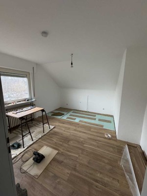 Teilmöblierte 2-Zi.-Wohnung mit Balkon in Nauheim