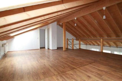 Wunderschöne Dachgeschoß-Galerie-Wohnung mit Balkon in Düsseldorf-Oberbilk/-Stadtmitte - von privat