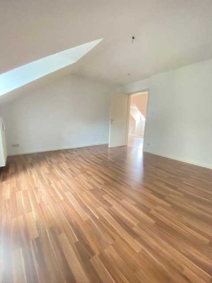 Freundliche DG-Wohnung in Köln Rath/Heumar