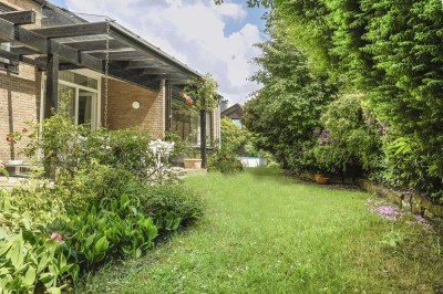 Architektenhaus mit Swimmingpool und gepflegtem Garten von privat in Großburgwedel