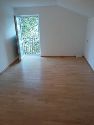 Geräumige 6-Zimmer Wohnung mit Stellplatz in Traunstein