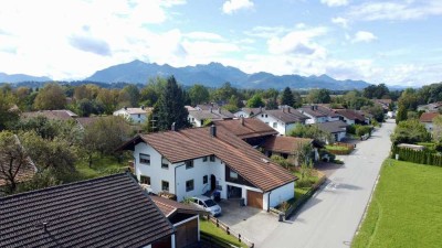 Zweifamilienhaus in Übersee –  mit großem Baugrundstück