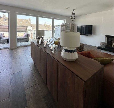Vollmöblierte 3-Zimmer-Maisonettewohnung mit Balkonen in jedem Zimmer, in Düsseldorf-Stadtmitte