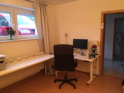 Freundliche Souterrain 1-Zimmer-Wohnung mit EBK nähe Flughafen