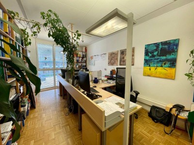 Vermietete 2-Zimmer-Wohnung mit Tiefgaragen-Stellplatz und Balkon!