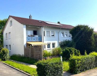 3,5 Zimmer – 80 m² plus 20 m² Hobbyraum - EBK - zentral – ruhig – grün