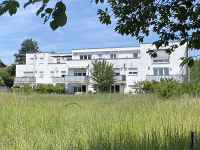 Wunderschöne, TOP-geflegte 3. Zi. ETW mit großem Balkon und Einbauküche