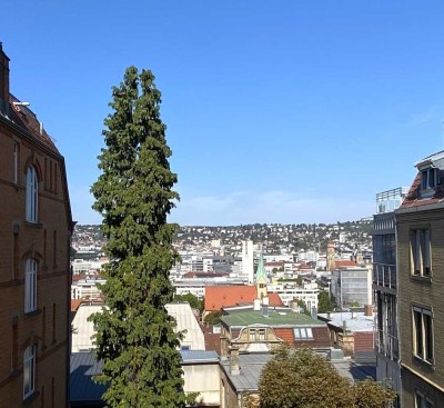 Imposante Altbauetage im Kulturdenkmal mit Stadtblick - 3,5-Zimmer-Wohnung zzgl. Mansardenzimmer