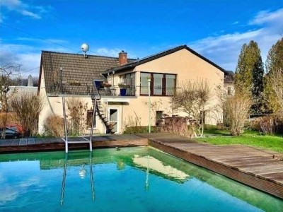 Ihr neues Zuhause mit Pool und Garten!