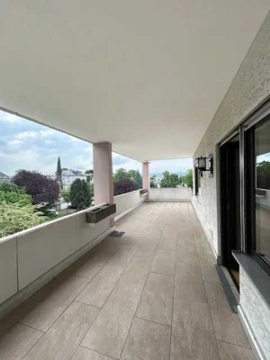 Elegante, großzügige 3-4 Zi. -ETW mit Penthouse Charakter in Schloßparknähe, Wbd.