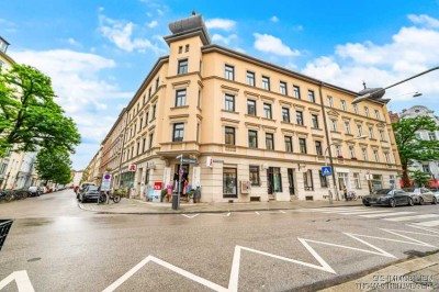 ** Seltene Gelegenheit **  Altbautraum im Glockenbachviertel – 5 stilvolle Zimmer & Balkon im 3 OG