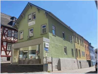 Modernisiertes Reihenhaus mit drei Zimmern und Einbauküche in Bad Camberg