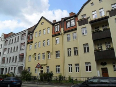 2 Raum Etagenwohnung mit Einbauküche & Tageslichtbad