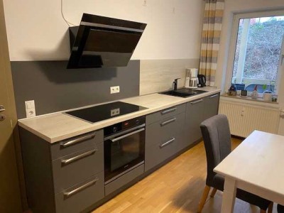 4-Zi-WE mit Balkon, I. OG/2 Bäder,/Parkett! Carport im Innenhof! Einbauküche vom Vormieter möglich!