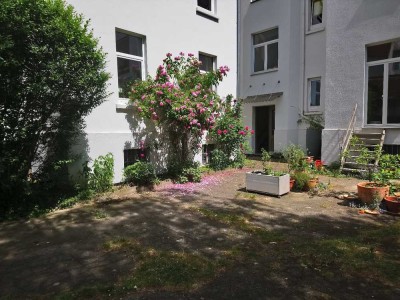 Sehr schöne, stilvolle Altbau-Wohnung - 133 qm - 4/5 Zimmer - vorteilhafte Lage / Nähe Eilenriede