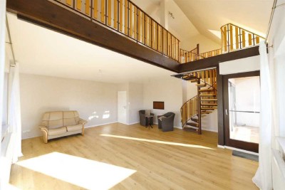 ==Großzügige Galerie-Wohnung mitten im Herzen der Lagenser City==