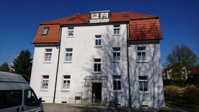 2-Zimmer-Wohnung mit Einbauküche und Pkw-Stellplatz