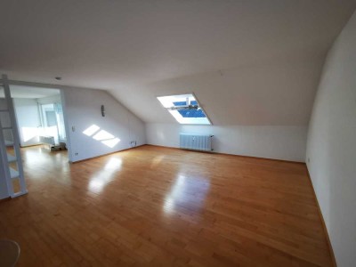 Großzügig, offen, einzigartig -  traumhafte Dachgeschosswohnung mit Wintergarten in Eggenstein