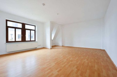 große 2-Raum Dachgeschosswohnung mit XL-Wohnzimmer, großer Küche und Ankleidezimmer am Schlafzimmer