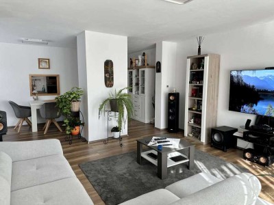Moderne 2,5-Zimmer-Wohnung mit Balkon, Fußbodenheizung & traumhafter Aussicht