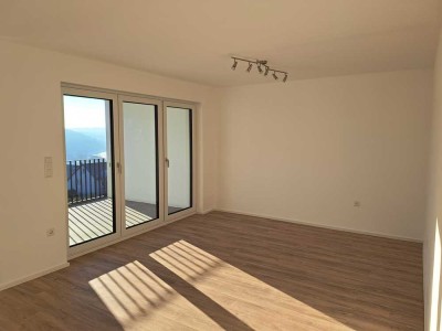 2-Zimmer Neubauwohnung mit EBK, Balkon und Weitblick, Erstbezug