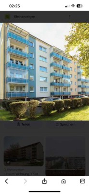 3-Zimmer-Wohnung mit Balkon und einigen Küchenschränken