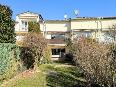 FAMILIENIDYLL AM FELDRAND: Top-Gepflegtes Reihenhaus mit wundervollem Dachstudio, Garten & Garage