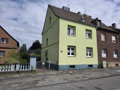Modernisierte Doppelhaushälfte mit Garten in Duisburg-Wannheim