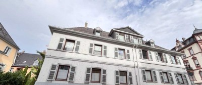 Schöne und gemütliche 4 Zimmer Altbauwohnung mit Balkon und Stellplatz am Fuße des Rochusberg.