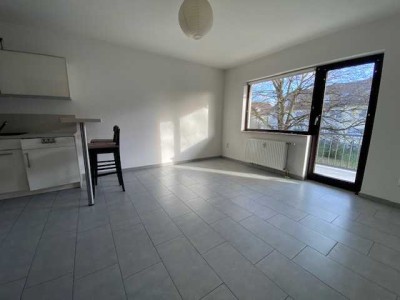 2 Zimmerwohnung mit Balkon und Einbauküche für Berufspendler
