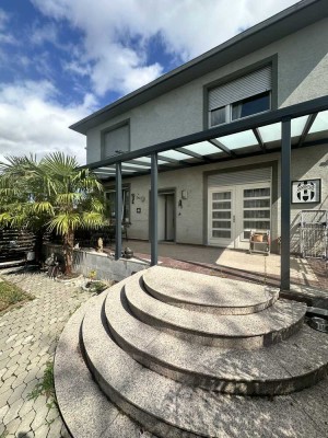 GARTEN + TERRASSE + EBK: HELLE 3 ZIMMER WOHNUNG IM GEWERBEGEBIET