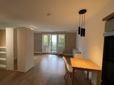Helle kleine 1,5-Zi-Wohnung mit Balkon und EBK in Kirchheim, teilweise möbliert