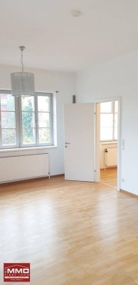 * ZENTRALE PÄRCHENWOHNUNG * 2-ZIMMER UND BALKON
