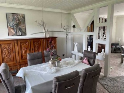 Charmantes, modernisiertes Reihenmittelhaus mit großzügigem Garten in ruhiger Lage