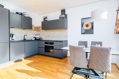 AB 01. AUGUST I SMART-LIVING I STYLISCHES PENTHOUSE I KLIMA I SONNENTERRASSE I OFFENE DESIGN-KÜCHE I ELEGANTES BAD MIT REGENDUSCHE I