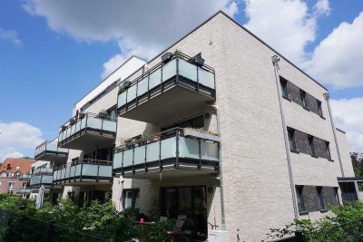 MITTEN IM ZENTRUM; MITTEN IM LEBEN!
