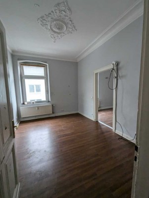 Altbau 4-Zimmer-Wohnung tlw. mit Stuck und hohen Decken - Ratinger Innenstadt