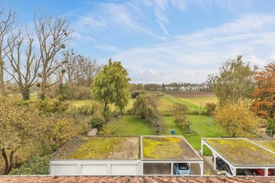 Dachterrasse mit Ausblick in die Natur: geräumige 3-4-Zimmerwohnung und Garage in Knielingen